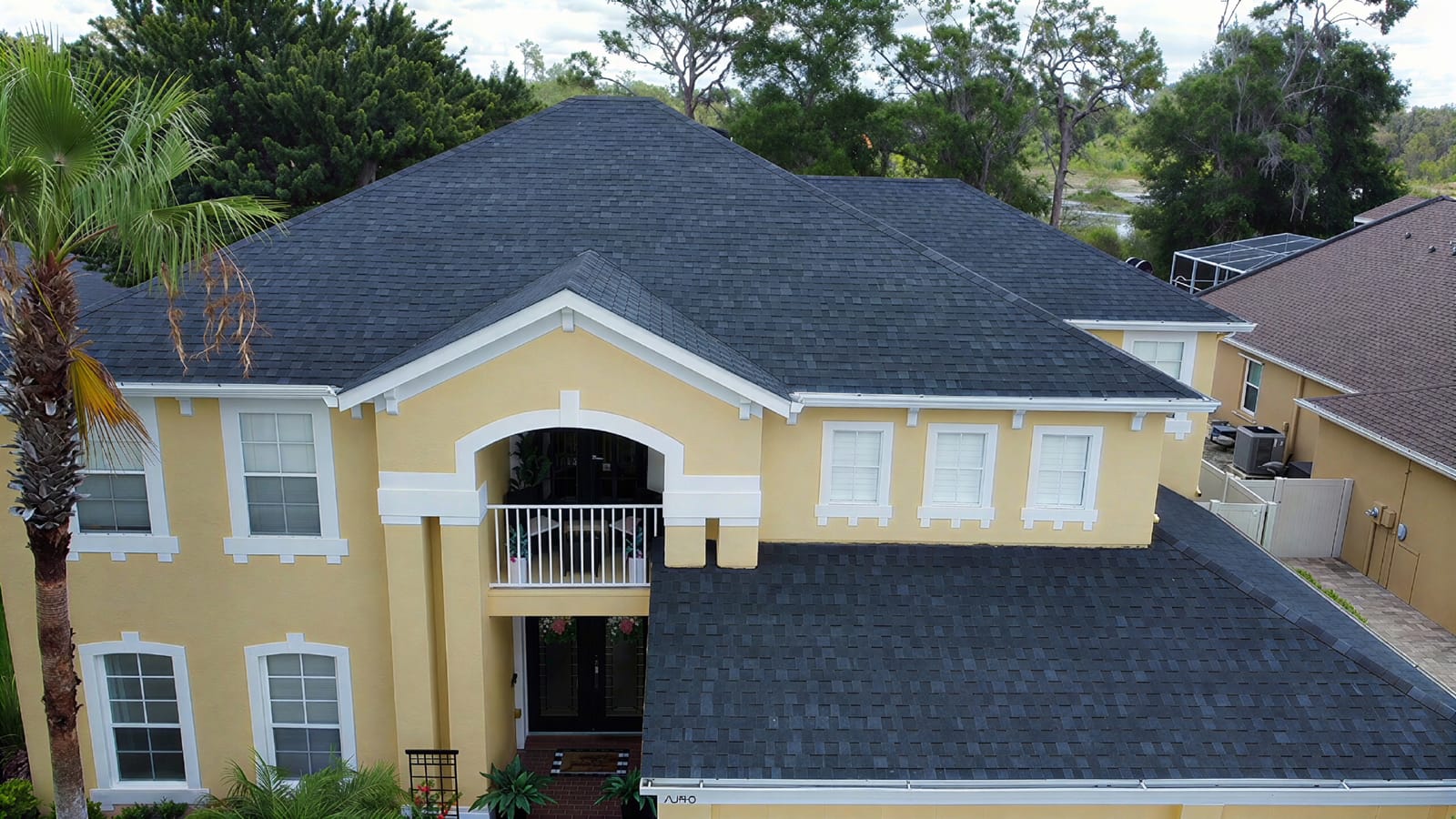 New gray architectural shingle roof on a Tampa Bay home by Integrity Roofing of Florida