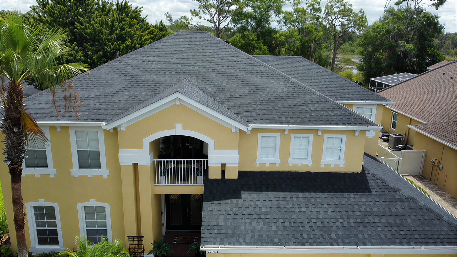 Finished architectural shingle roof on a Tampa Bay home