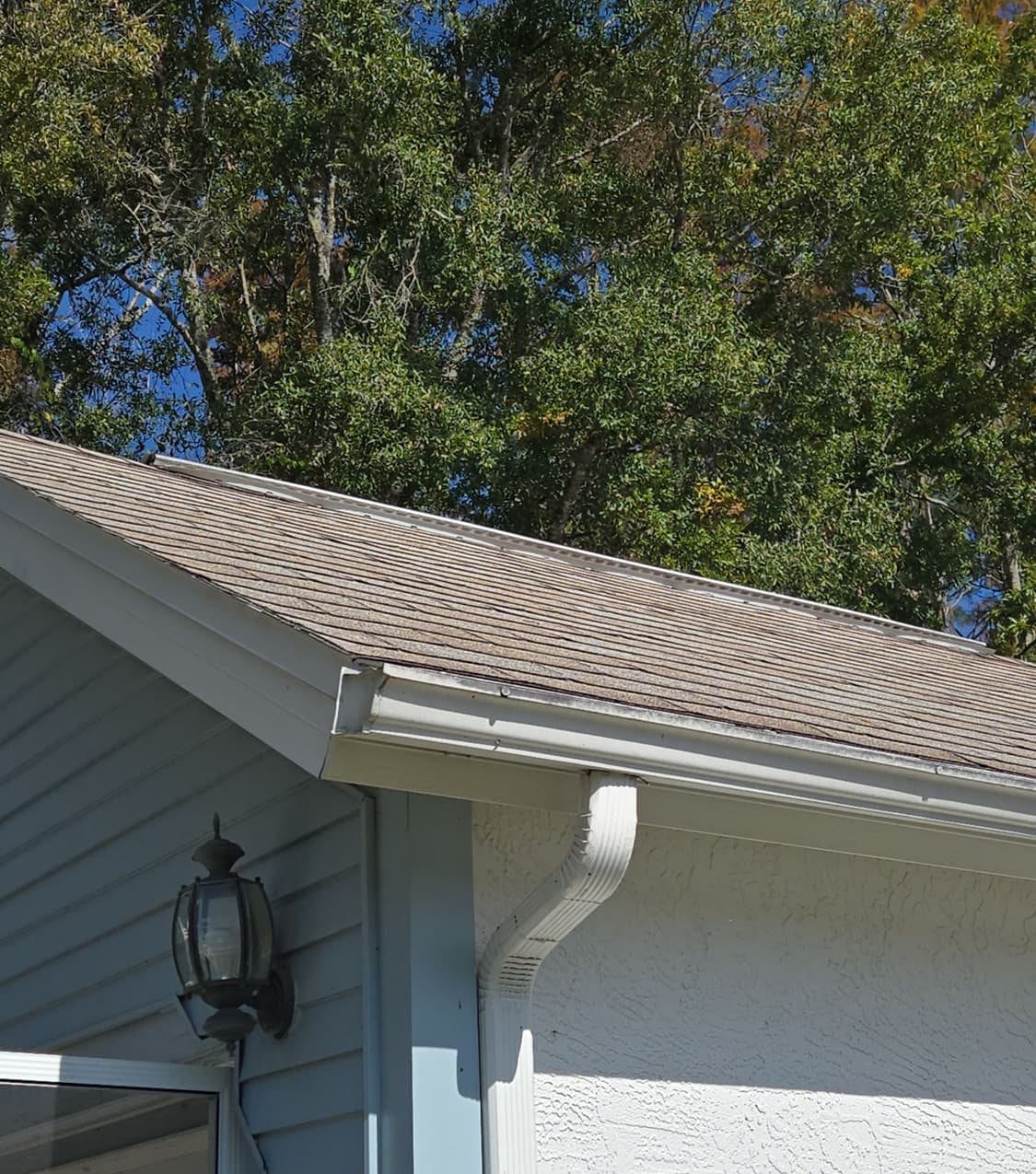 New architectural shingle roof on a New Port Richey, FL home installed by Integrity Roofing of Florida