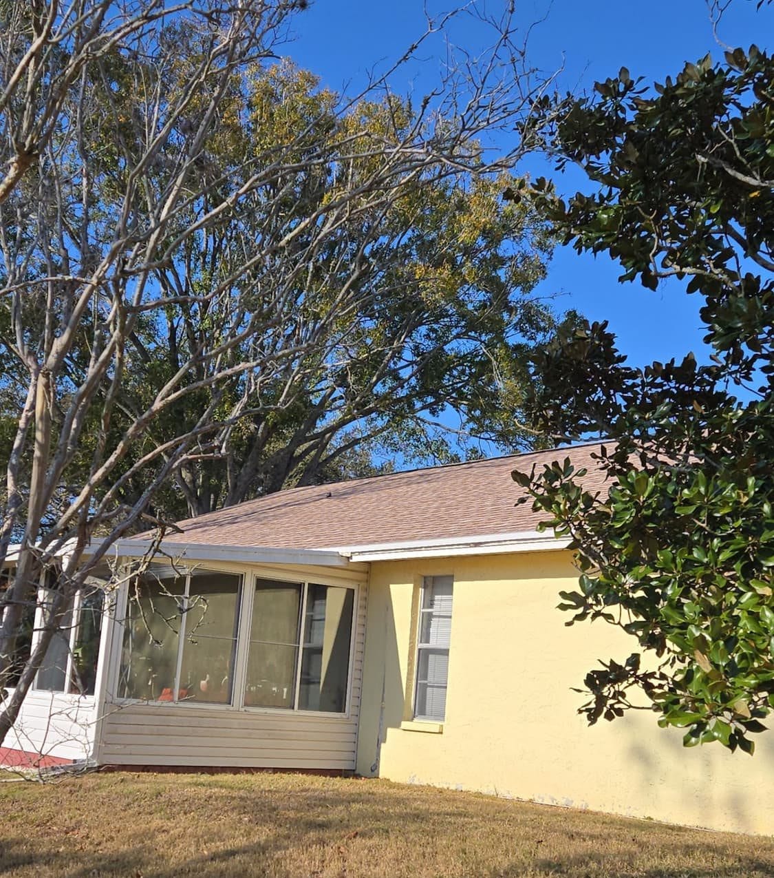 New architectural shingle roof on a Palm Harbor, FL home installed by Integrity Roofing of Florida