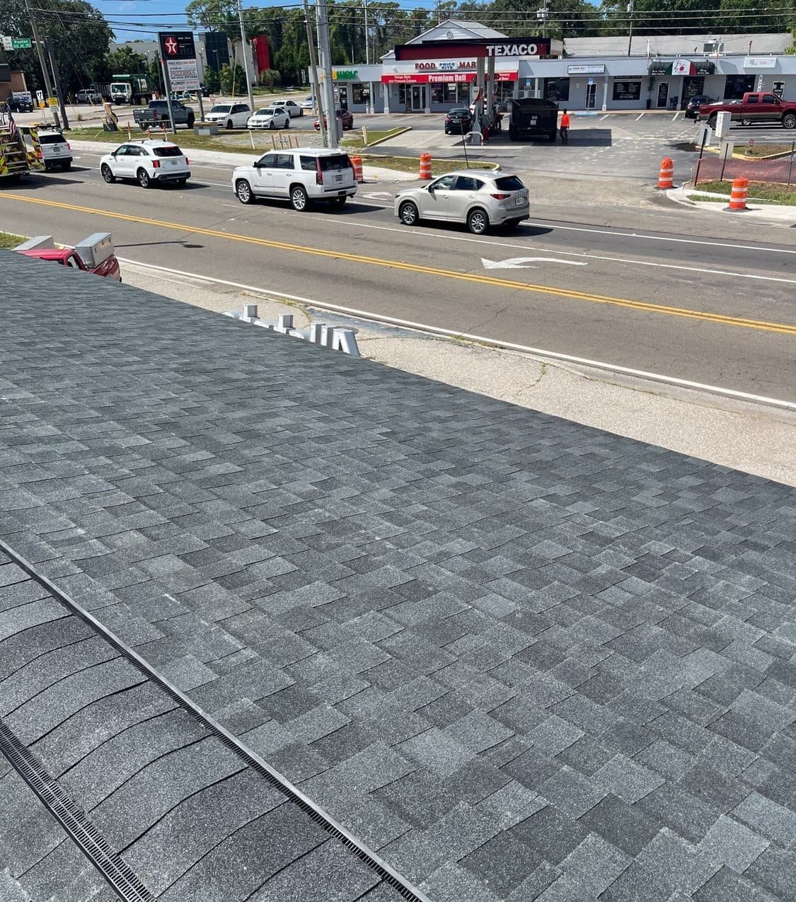New architectural shingle roof on a Tarpon Springs, FL home installed by Integrity Roofing of Florida
