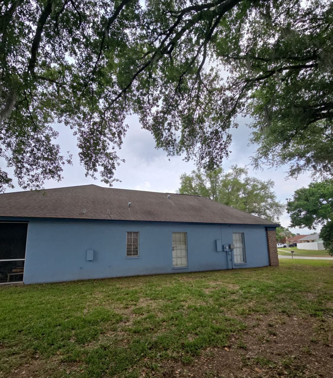 New architectural shingle roof on a Valrico, FL home installed by Integrity Roofing of Florida