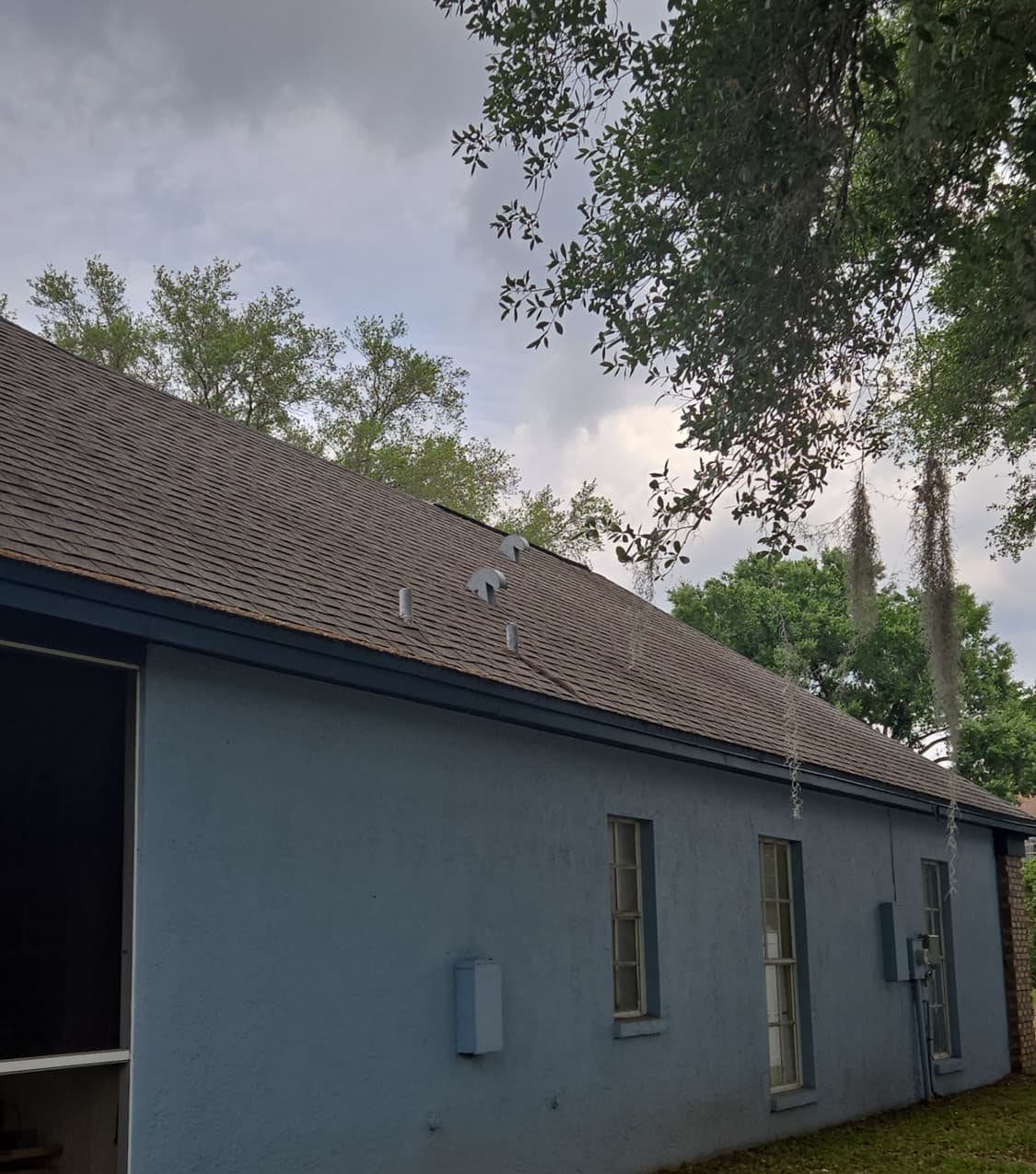New architectural shingle roof on a Valrico, FL home installed by Integrity Roofing of Florida